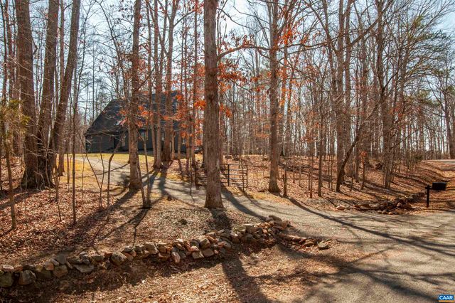 5875 BURNETT LN, Advance Mills, VA 22968