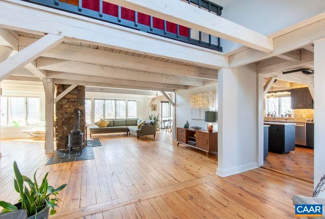 5875 BURNETT LN, Advance Mills, VA 22968