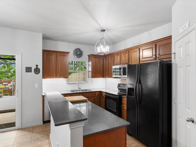 170 Greathouse Village, Decatur, TX 76234