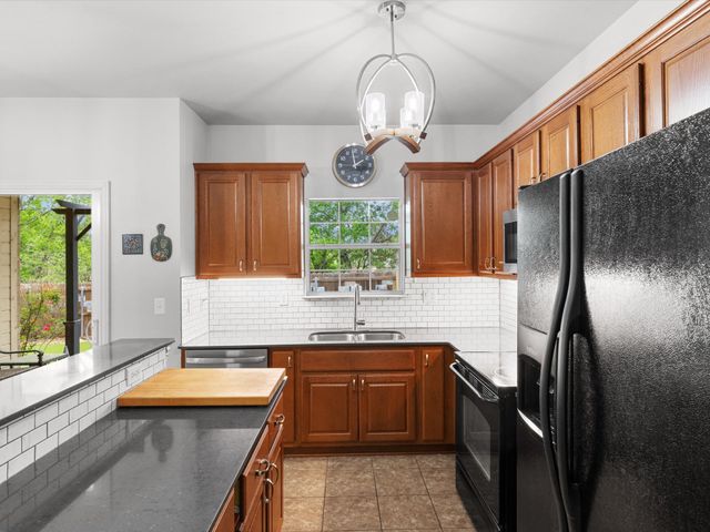 170 Greathouse Village, Decatur, TX 76234