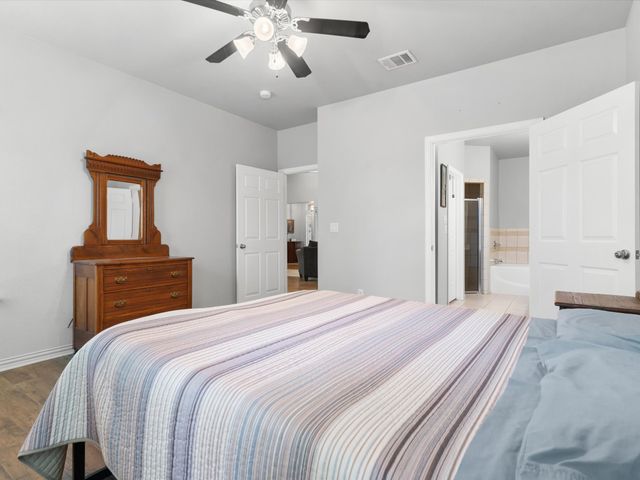 170 Greathouse Village, Decatur, TX 76234