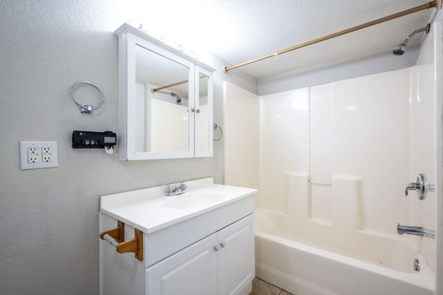 276 S Center Street, Rossville, GA 30741