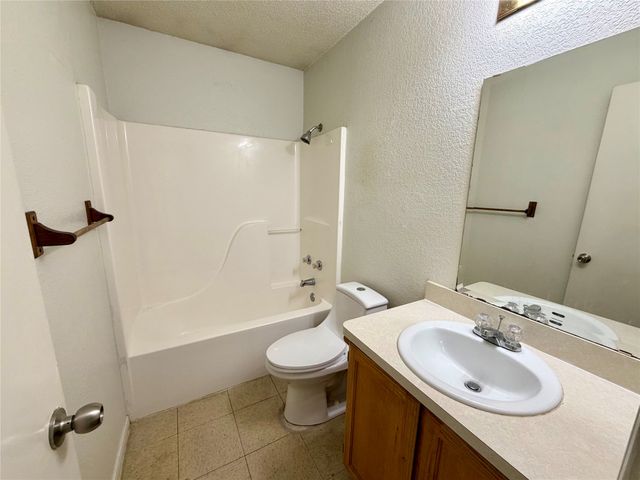 1708 Overland Drive, Cleburne, TX 76033