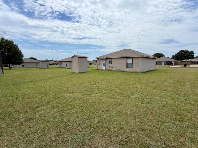 1708 Overland Drive, Cleburne, TX 76033