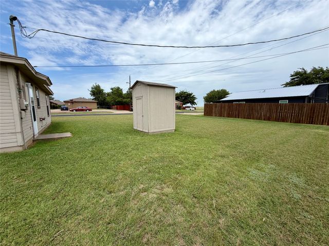 1708 Overland Drive, Cleburne, TX 76033