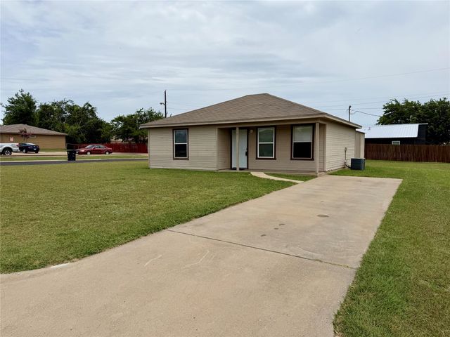 1708 Overland Drive, Cleburne, TX 76033
