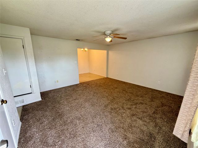 1708 Overland Drive, Cleburne, TX 76033