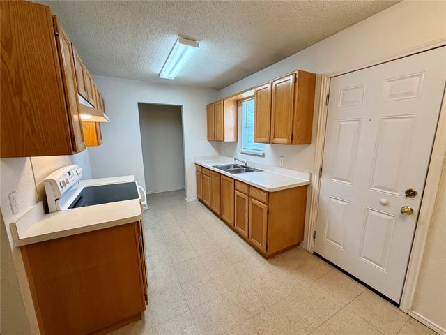1708 Overland Drive, Cleburne, TX 76033