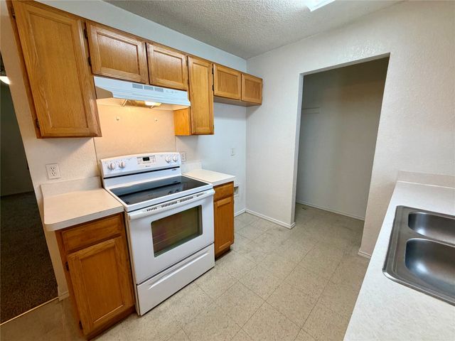 1708 Overland Drive, Cleburne, TX 76033