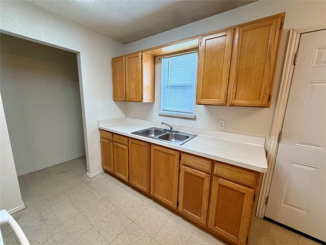 1708 Overland Drive, Cleburne, TX 76033