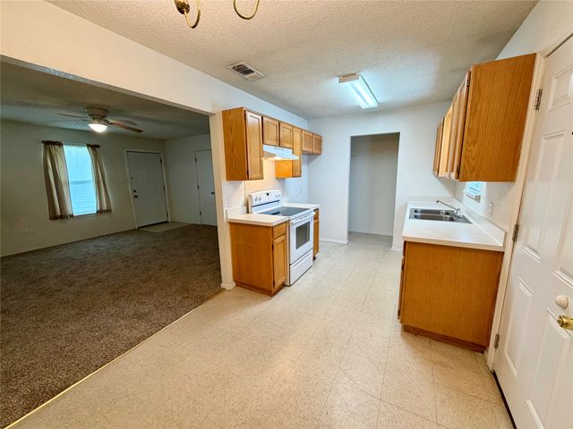 1708 Overland Drive, Cleburne, TX 76033