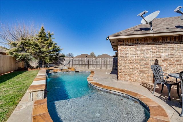 202 N Westminster Way, Mustang, OK 73064