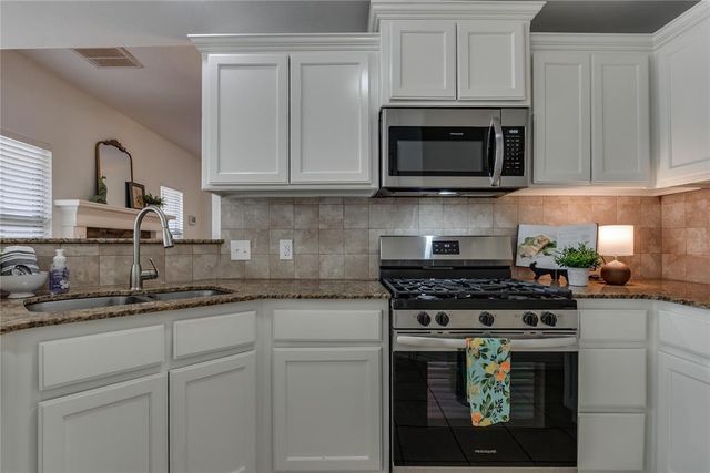 202 N Westminster Way, Mustang, OK 73064