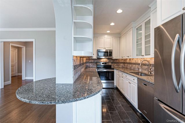 26 E Parkway 14A, Scarsdale, NY 10583