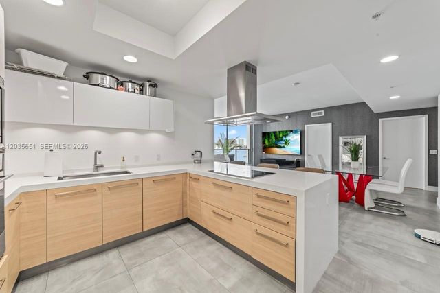 17111 Biscayne Boulevard 503, North Miami Beach, FL 33160