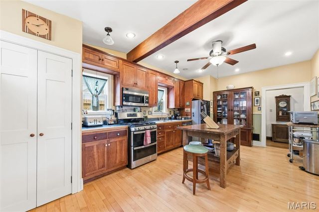 145 N Clay Avenue, St Louis, MO 63135
