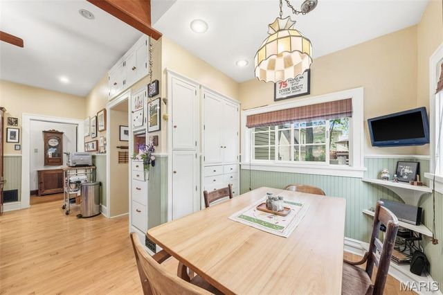 145 N Clay Avenue, St Louis, MO 63135