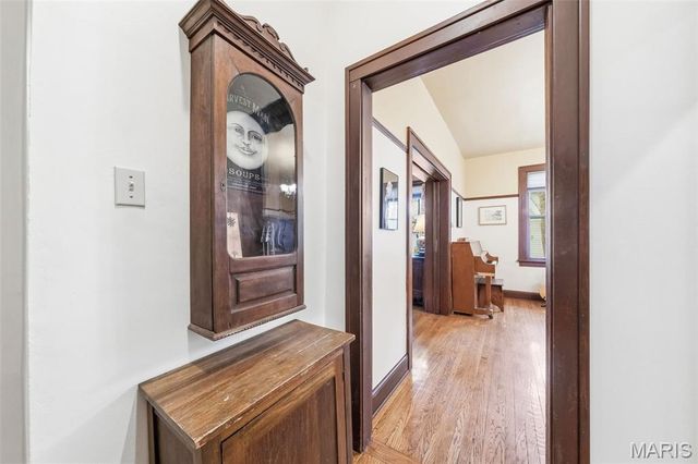 145 N Clay Avenue, St Louis, MO 63135