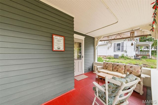 145 N Clay Avenue, St Louis, MO 63135