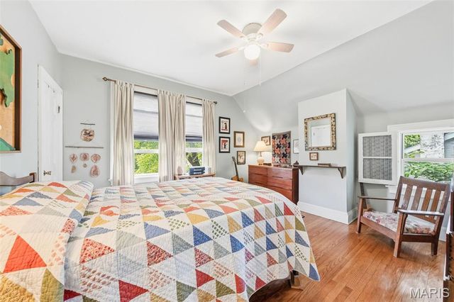 145 N Clay Avenue, St Louis, MO 63135