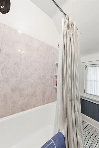 145 N Clay Avenue, St Louis, MO 63135