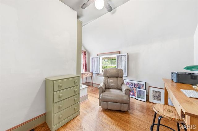 145 N Clay Avenue, St Louis, MO 63135