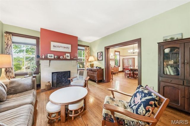 145 N Clay Avenue, St Louis, MO 63135