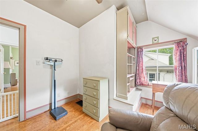 145 N Clay Avenue, St Louis, MO 63135