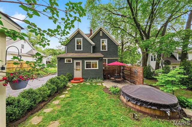 145 N Clay Avenue, St Louis, MO 63135