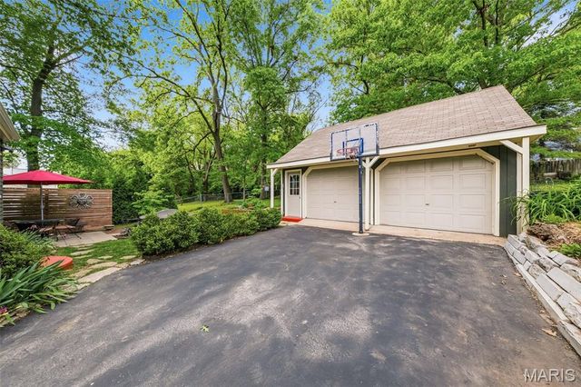 145 N Clay Avenue, St Louis, MO 63135