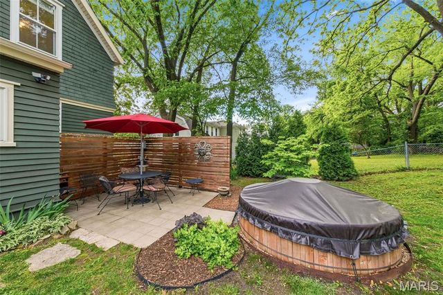 145 N Clay Avenue, St Louis, MO 63135