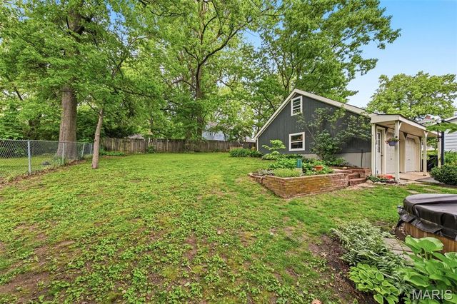 145 N Clay Avenue, St Louis, MO 63135