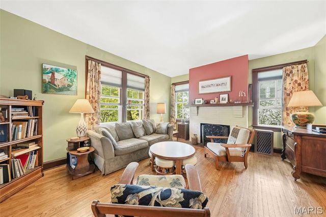 145 N Clay Avenue, St Louis, MO 63135