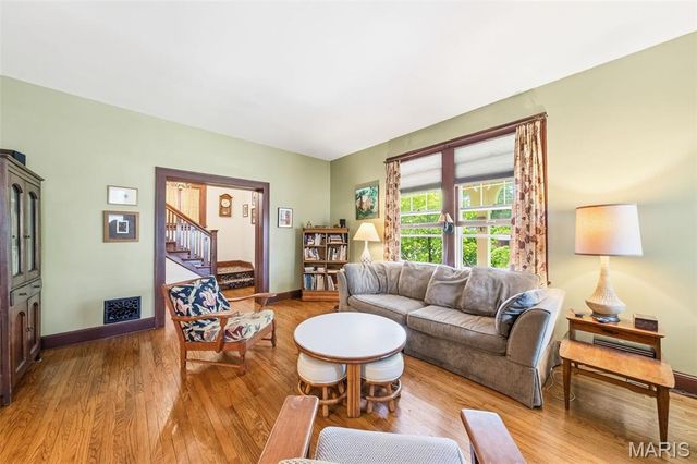 145 N Clay Avenue, St Louis, MO 63135