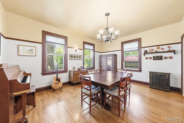 145 N Clay Avenue, St Louis, MO 63135