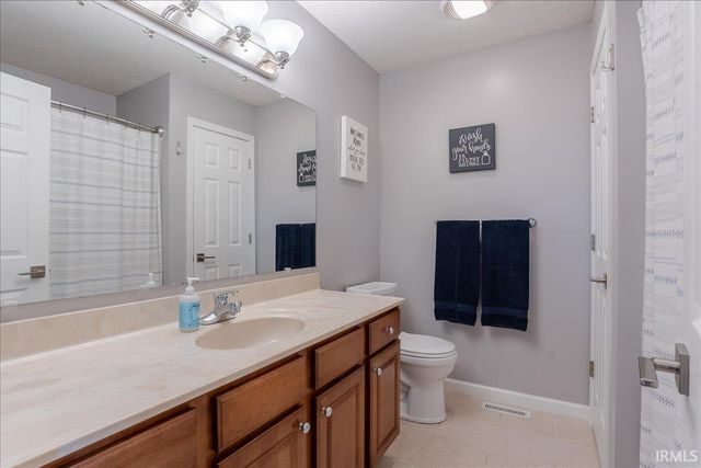 10614 Tecumseh Drive, Newburgh, IN 47630