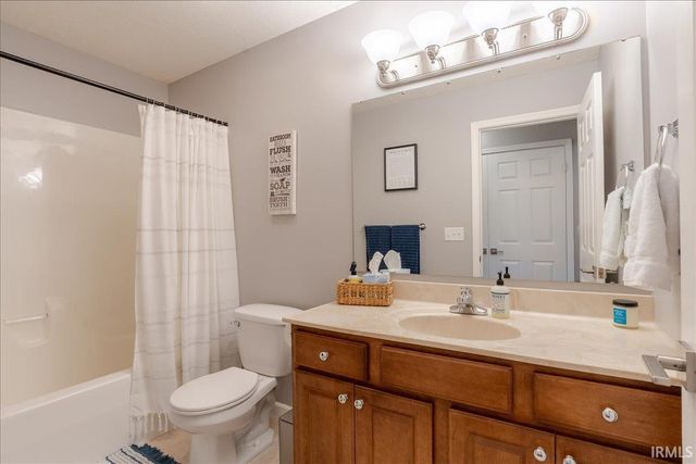 10614 Tecumseh Drive, Newburgh, IN 47630