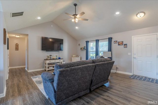 10614 Tecumseh Drive, Newburgh, IN 47630