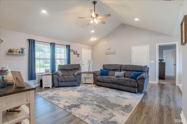 10614 Tecumseh Drive, Newburgh, IN 47630