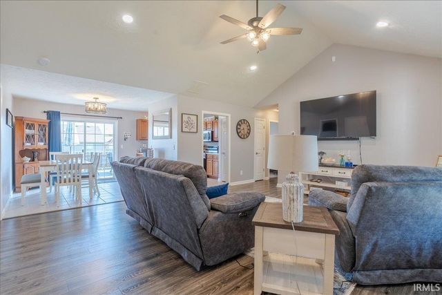10614 Tecumseh Drive, Newburgh, IN 47630