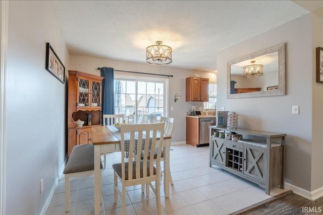 10614 Tecumseh Drive, Newburgh, IN 47630