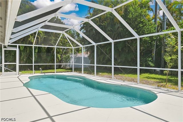 3735 SE 3rd PL, Cape Coral, FL 33904