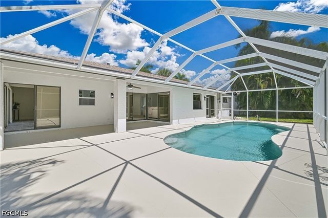 3735 SE 3rd PL, Cape Coral, FL 33904