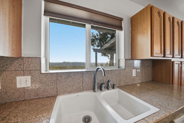 14748 Sutter Highlands Dr, Sutter Creek, CA 95685