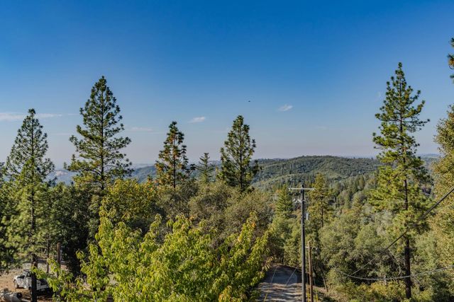 14748 Sutter Highlands Dr, Sutter Creek, CA 95685