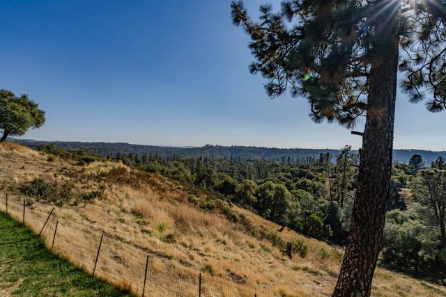 14748 Sutter Highlands Dr, Sutter Creek, CA 95685