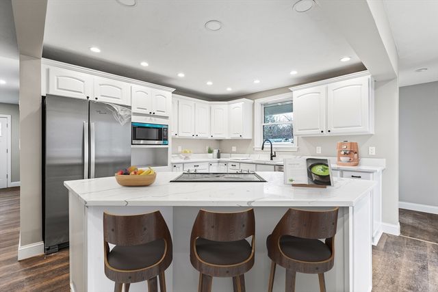 233 Central St, Foxboro, MA 02035