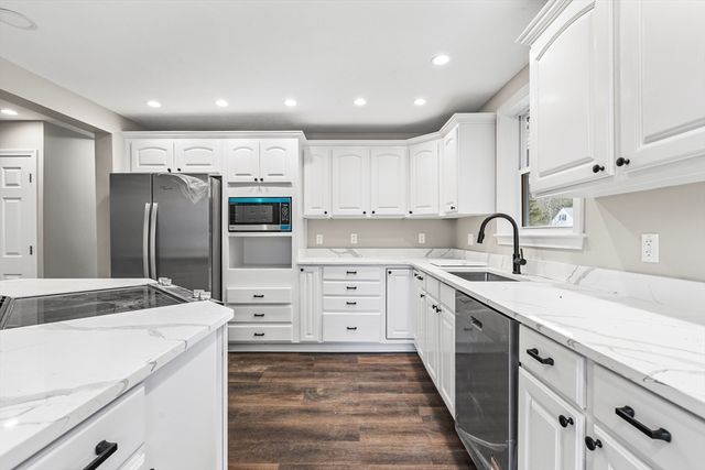 233 Central St, Foxboro, MA 02035