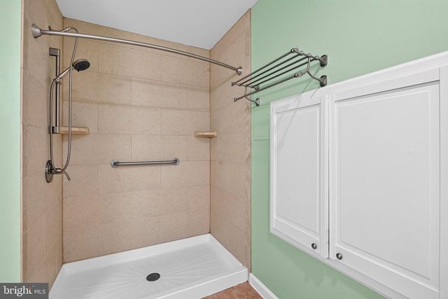 407 ARNOLD, Florence, NJ 08518