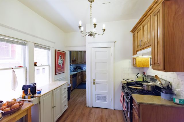 667 10Th St, Oakland, CA 94607